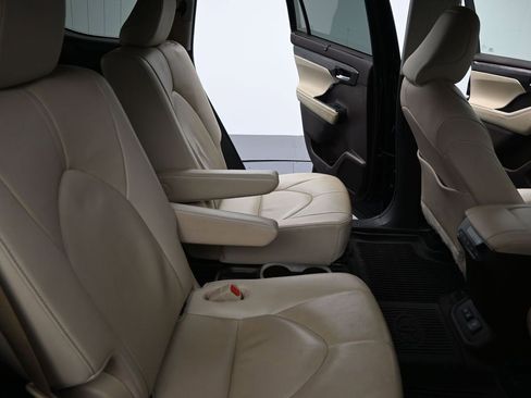Used 2020 Toyota Highlander Limited image 13