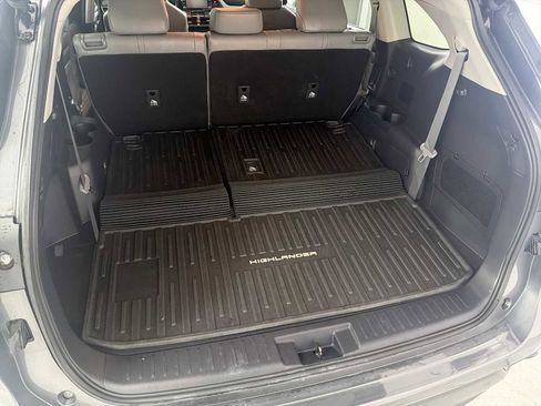 Used 2022 Toyota Highlander XLE AWD/4WD image 20