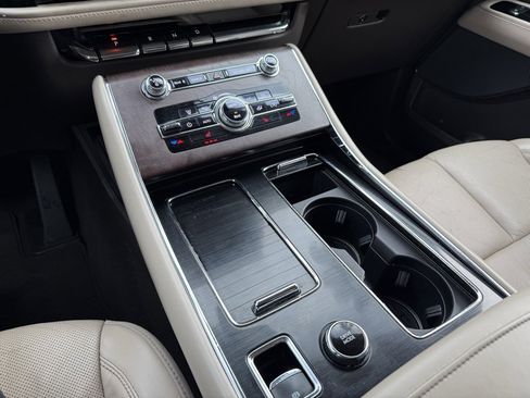 Used 2021 Lincoln Aviator Reserve image 23