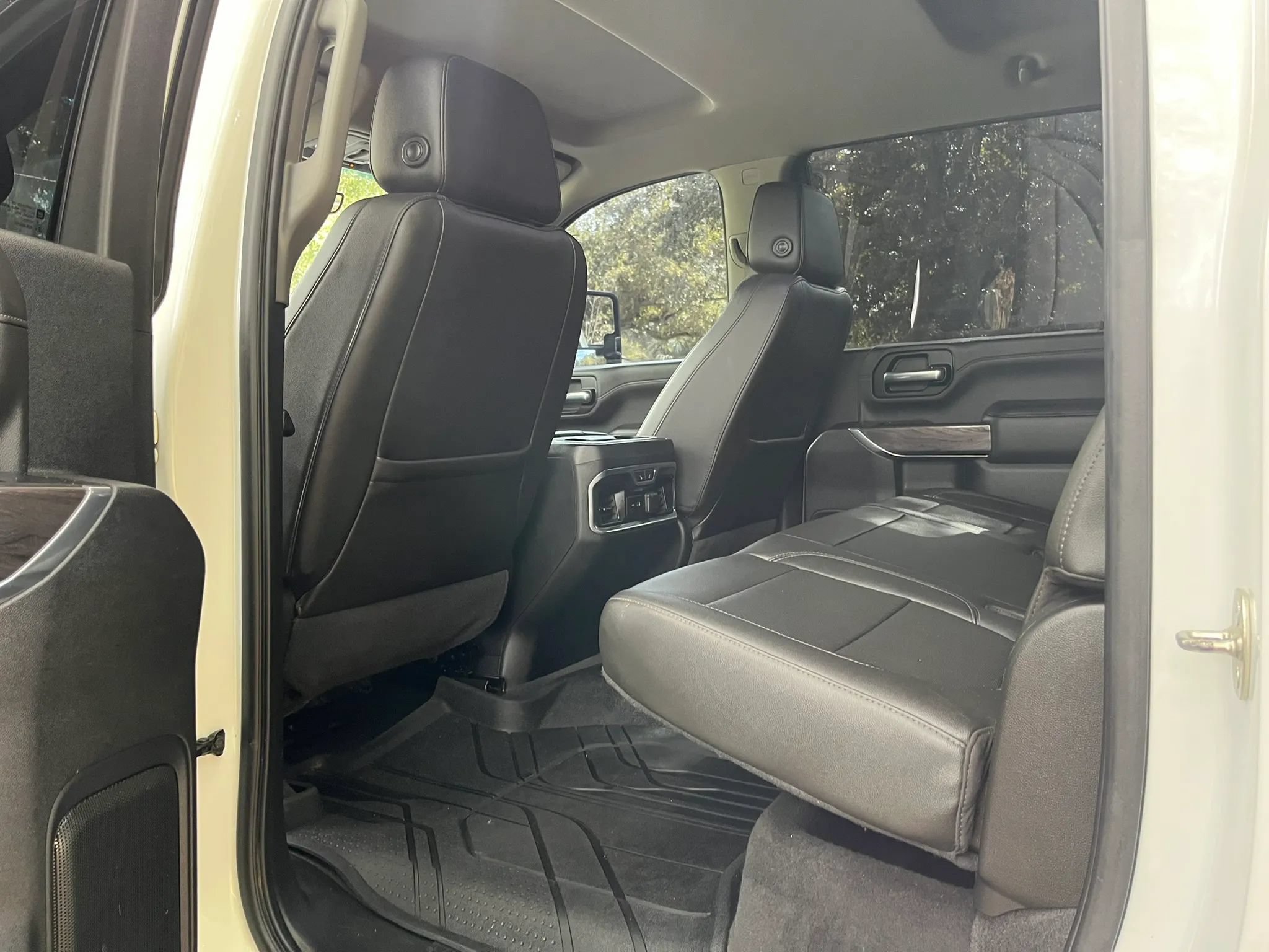 Used 2020 Chevrolet Silverado 2500 LTZ w/ LTZ Premium Package AWD/4WD image 18
