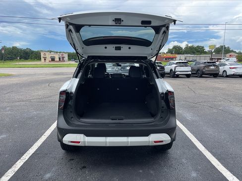 Certified 2025 Nissan Kicks SR image 21