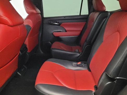 Used 2021 Toyota Highlander XSE image 18