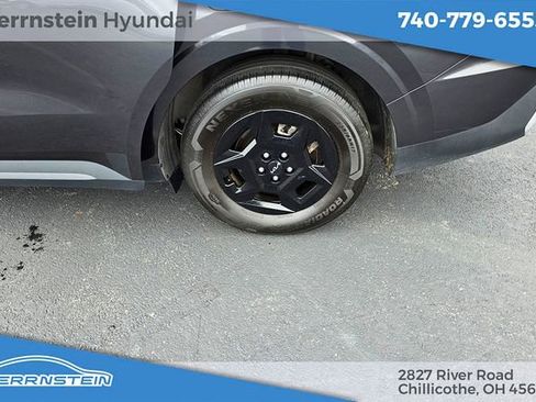 Used 2025 Kia Carnival FWD image 24