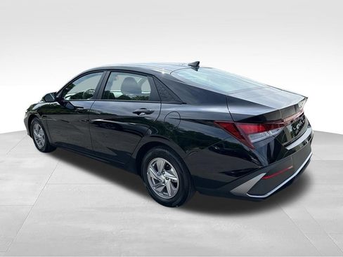 Certified 2026 Hyundai Elantra SE w/ Cargo Package FWD image 5