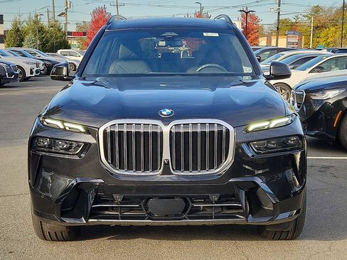 Certified 2024 BMW X7 xDrive40i w/ Executive Package image 2
