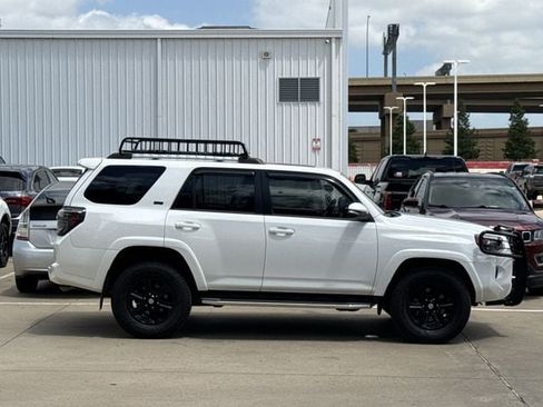 Used 2022 Toyota 4Runner SR5 Premium w/ Moonroof Package AWD/4WD image 3