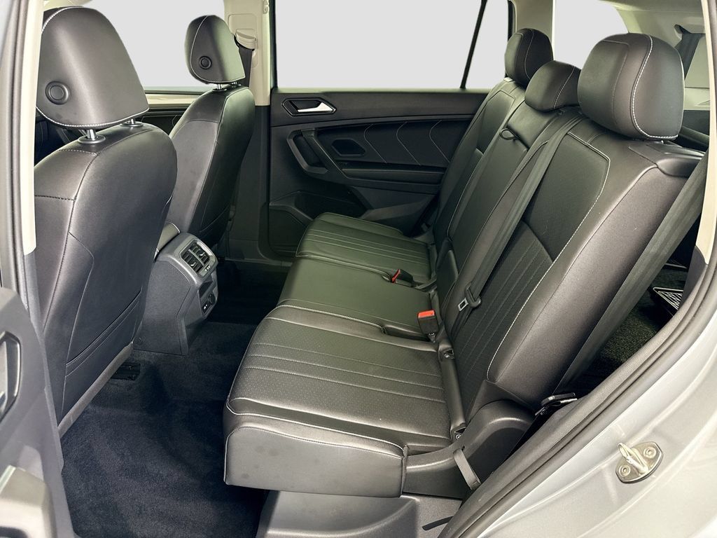 Used 2022 Volkswagen Tiguan SE FWD image 19