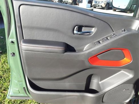 Certified 2025 Nissan Frontier PRO-4X w/ Pro Convenience Package image 7