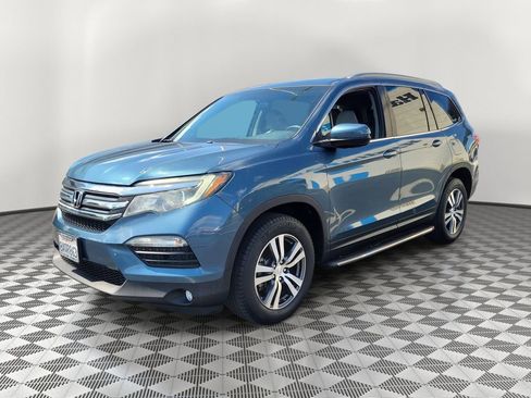 Used 2017 Honda Pilot EX image 3