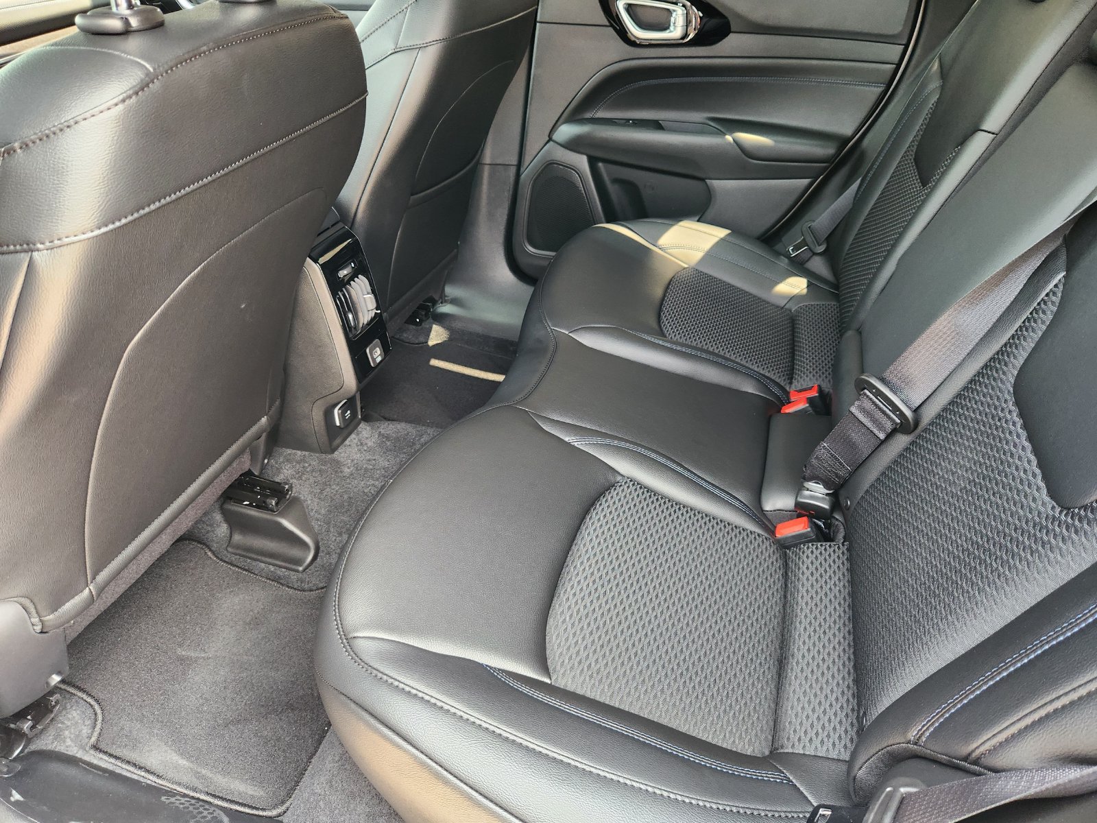 New 2026 Jeep Compass Latitude AWD/4WD image 25