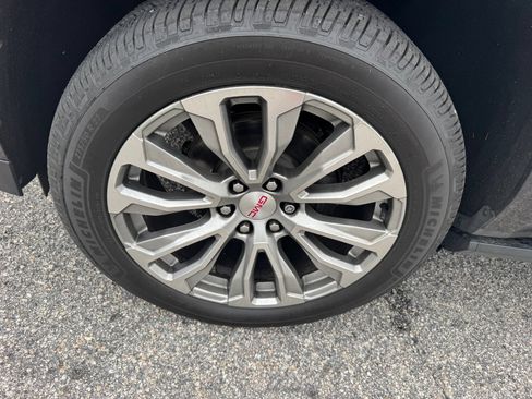 Used 2021 GMC Yukon XL Denali w/ Denali Premium Package AWD/4WD image 28
