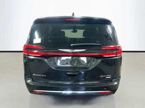 New 2026 Chrysler Pacifica Limited image 7