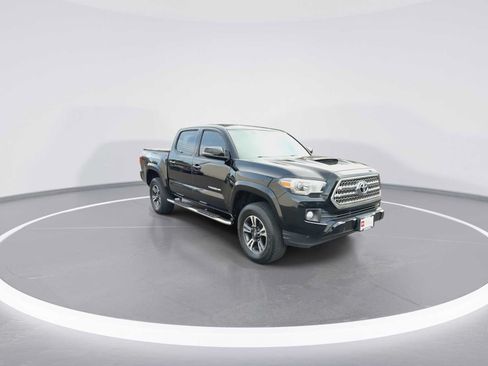 Used 2016 Toyota Tacoma TRD Sport w/ Towing Package AWD/4WD image 2