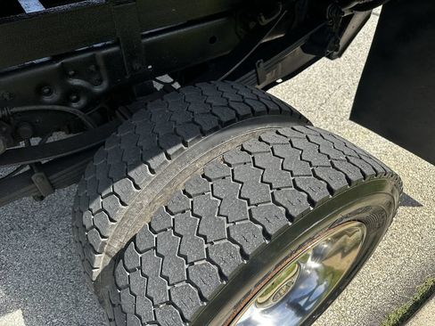 Used 2014 Ford F550 4x4 Regular Cab Super Duty image 14