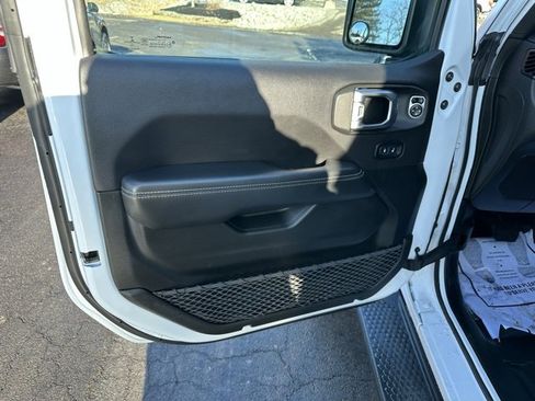 Used 2020 Jeep Wrangler Unlimited Sahara w/ Uconnect 4C Nav & Sound Group image 23