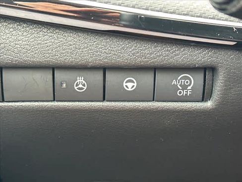 Used 2025 Nissan Kicks SR w/ SR Premium Package FWD image 19