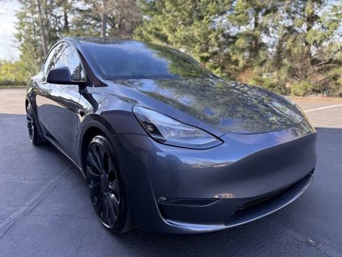 Used 2022 Tesla Model Y Performance image 3