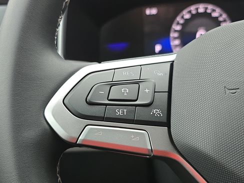 New 2026 Volkswagen Taos SE image 16