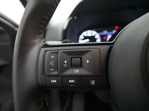 Certified 2025 Nissan Pathfinder SL w/ Black Appearance Package AWD/4WD image 19