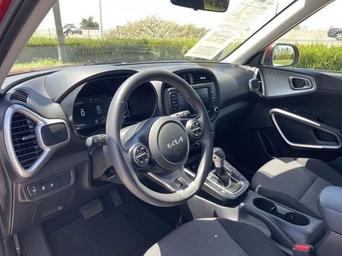 Used 2024 Kia Soul LX w/ Option Group 015 FWD image 10