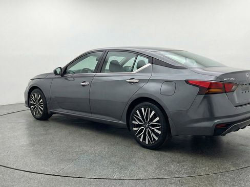 Used 2025 Nissan Altima 2.5 SV image 6