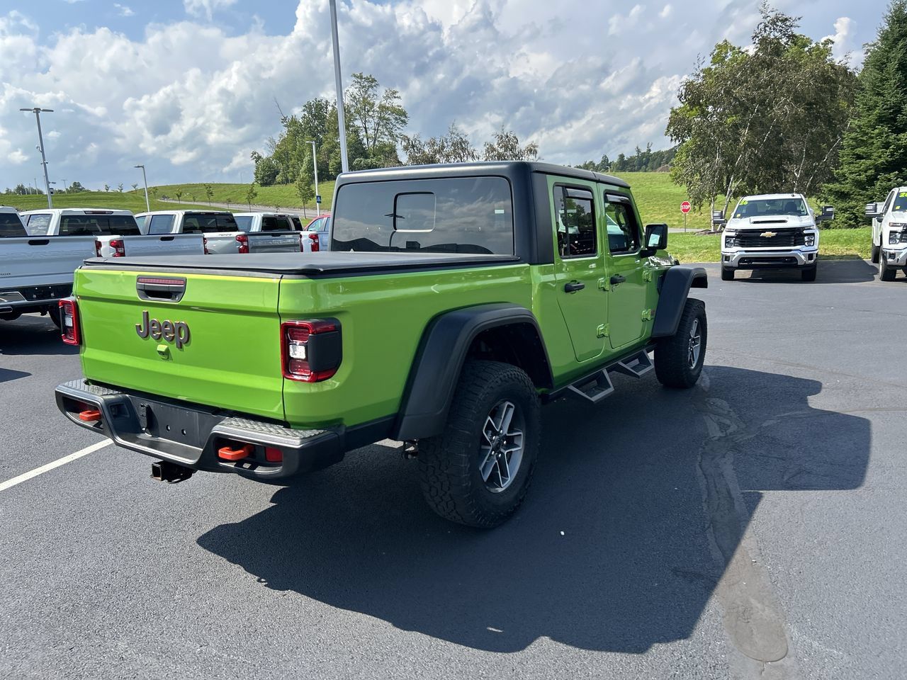 Used 2025 Jeep Gladiator Mojave w/ Convenience Group AWD/4WD image 7