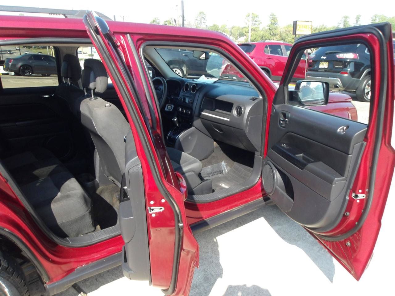 Used 2017 Jeep Patriot Sport w/ Power Value Group FWD image 6