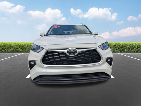 Used 2022 Toyota Highlander XLE FWD image 10