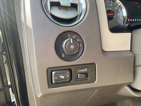 Used 2010 Ford F150 XLT image 11