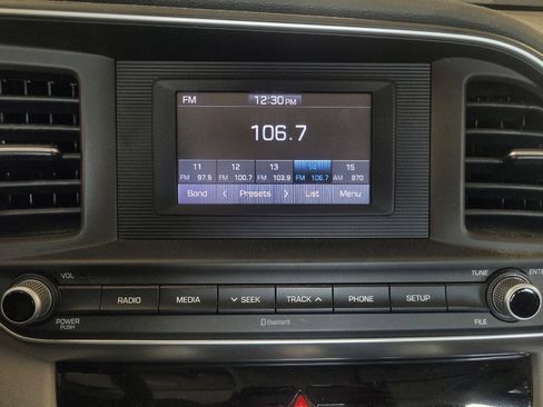 Used 2019 Hyundai Elantra SE image 25