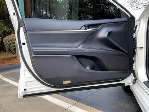 Used 2022 Toyota Camry XSE w/ Navigation Package image 22