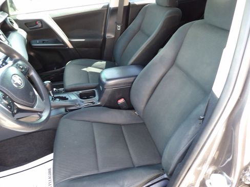 Used 2017 Toyota RAV4 LE FWD image 10