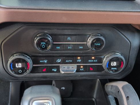 Used 2024 Ford Bronco Outer Banks AWD/4WD image 13