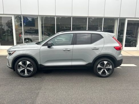 Certified 2025 Volvo XC40 B5 Plus AWD/4WD image 2