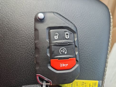 Used 2021 Jeep Wrangler Unlimited Rubicon AWD/4WD image 31