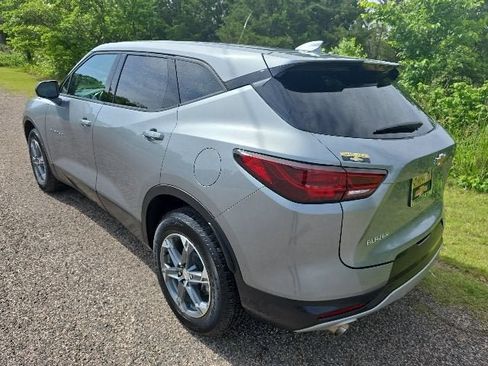 Used 2025 Chevrolet Blazer LT FWD image 4