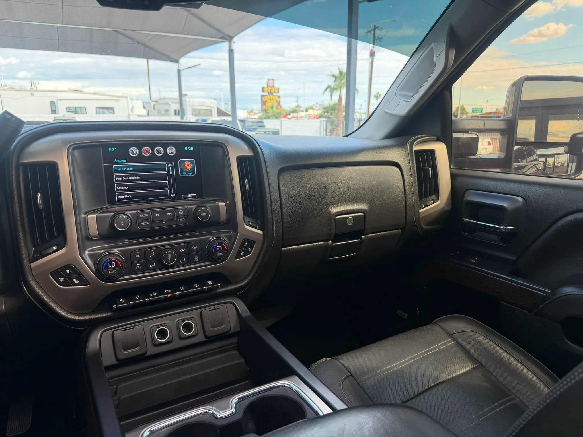 Used 2017 GMC Sierra 2500 Denali w/ Duramax Plus Package AWD/4WD image 30