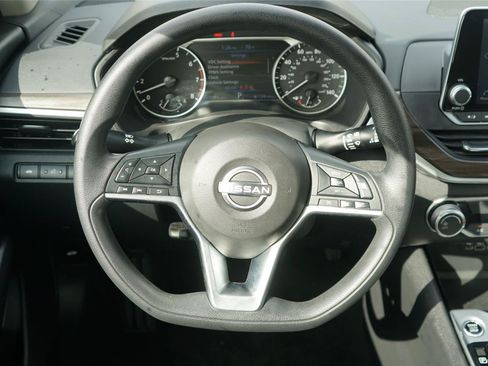 Used 2024 Nissan Altima 2.5 SV FWD image 26
