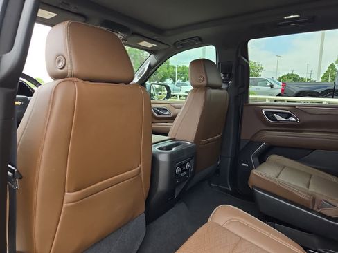 Used 2021 Chevrolet Tahoe High Country w/ Premium Package AWD/4WD image 16