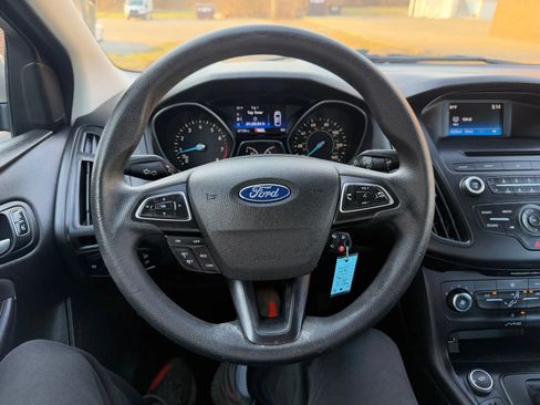 Used 2015 Ford Focus SE FWD image 27