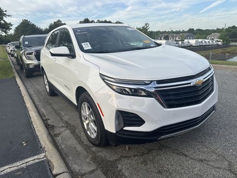 Certified 2024 Chevrolet Equinox LT w/ LPO, Floor Liner Package image 2