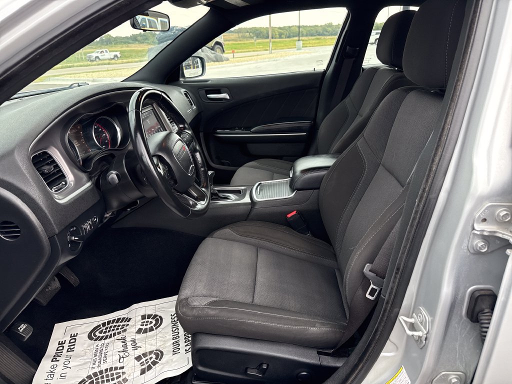 Used 2022 Dodge Charger SXT RWD image 9