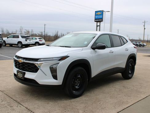 New 2026 Chevrolet Trax LS image 4