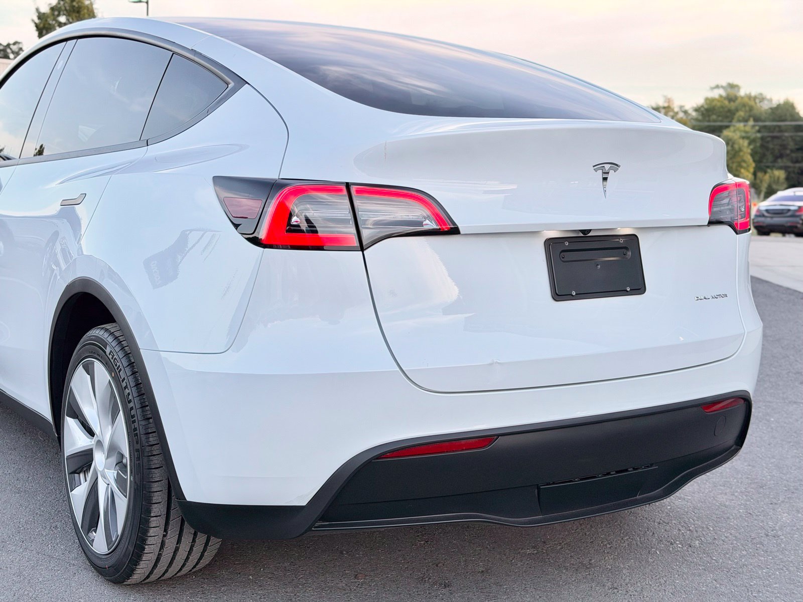Used 2023 Tesla Model Y Long Range AWD/4WD image 5