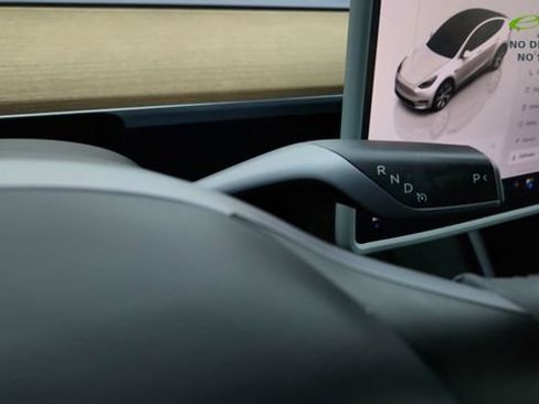 Used 2022 Tesla Model Y Long Range AWD/4WD image 44