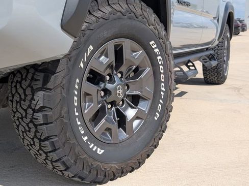 Used 2021 Toyota Tacoma SR5 w/ Trail Edition image 2