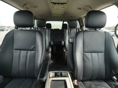 Used 2013 Chrysler Town & Country Touring-L w/ Driver Convenience Group image 35