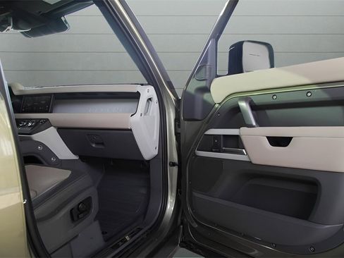 Used 2023 Land Rover Defender 110 X-Dynamic SE image 39