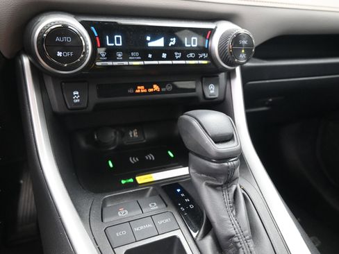 Certified 2025 Toyota RAV4 XLE image 30