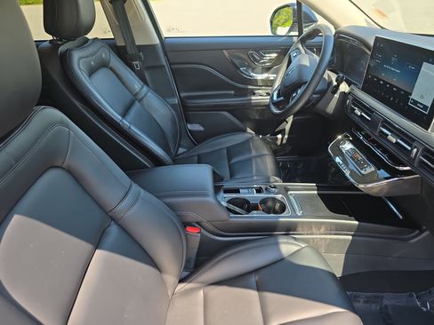 Certified 2024 Lincoln Corsair AWD image 10